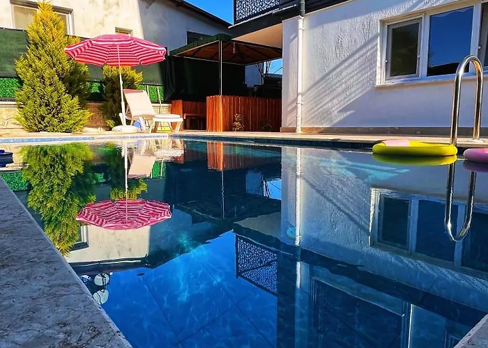 Aksu , Tam Donanimli Havuzlu Tesisimiz Muhafazakar Ailelere Yoenelliktir Apartamento *
