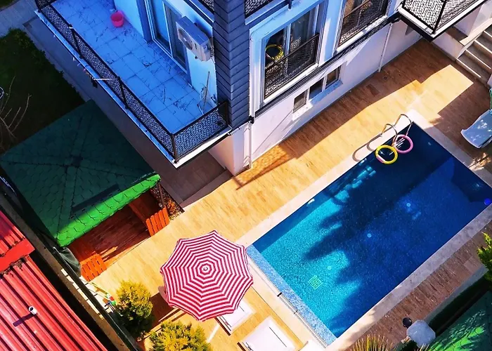 Aksu , Tam Donanimli Havuzlu Tesisimiz Muhafazakar Ailelere Yoenelliktir Apartamento *