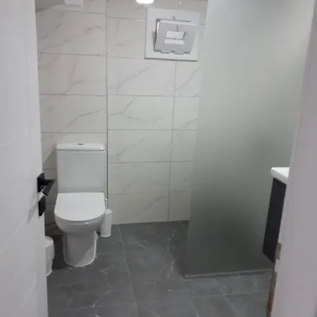 Aksu , Tam Donanimli Havuzlu Tesisimiz Muhafazakar Ailelere Yoenelliktir Apartman