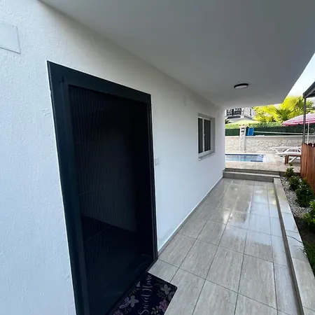 Apartment Aksu , Tam Donanimli Havuzlu Tesisimiz Muhafazakar Ailelere Yoenelliktir *